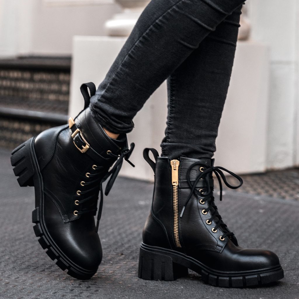 S Coda | Black & Gold