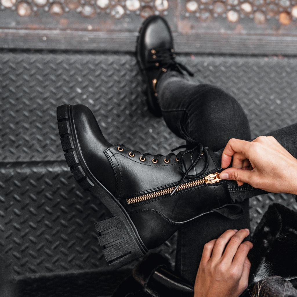 S Coda | Black & Gold