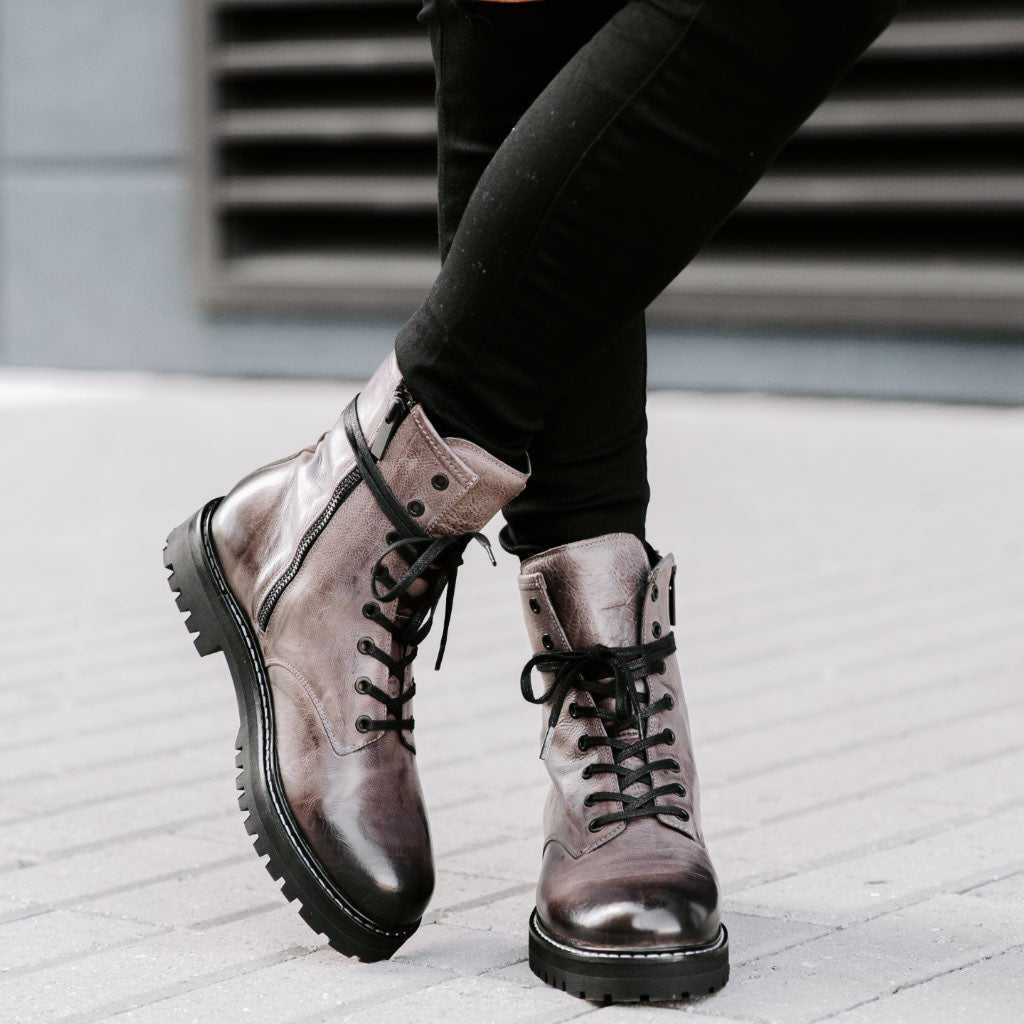 S Combat | Carbon