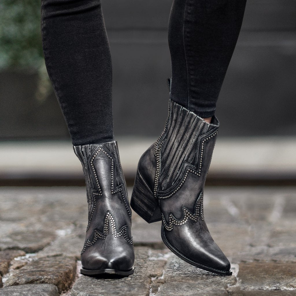 W Icon | Distressed Grey