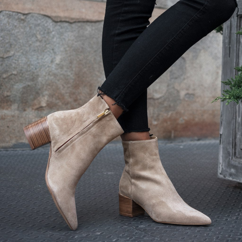 S Luna | Sand