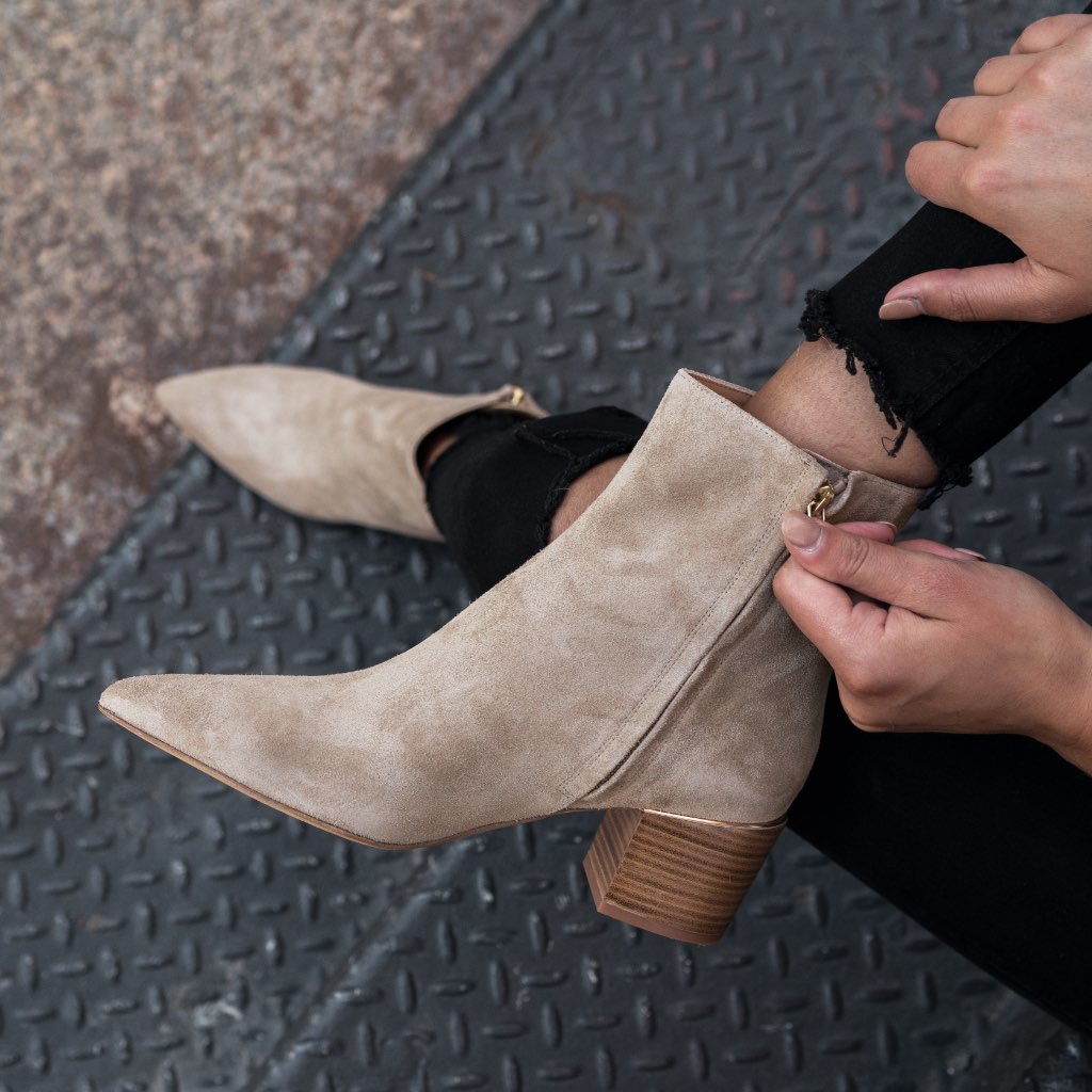 S Luna | Sand