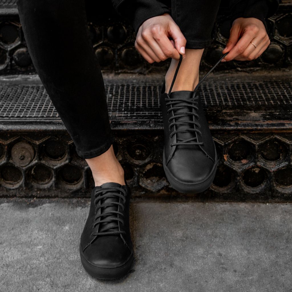 S Women's Premier Low Top | Black Vachetta