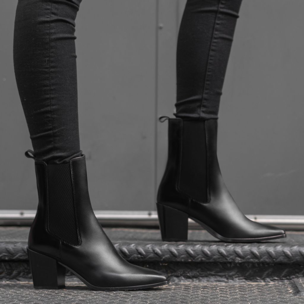 S Soho | Black