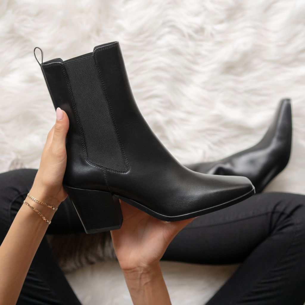 S Soho | Black